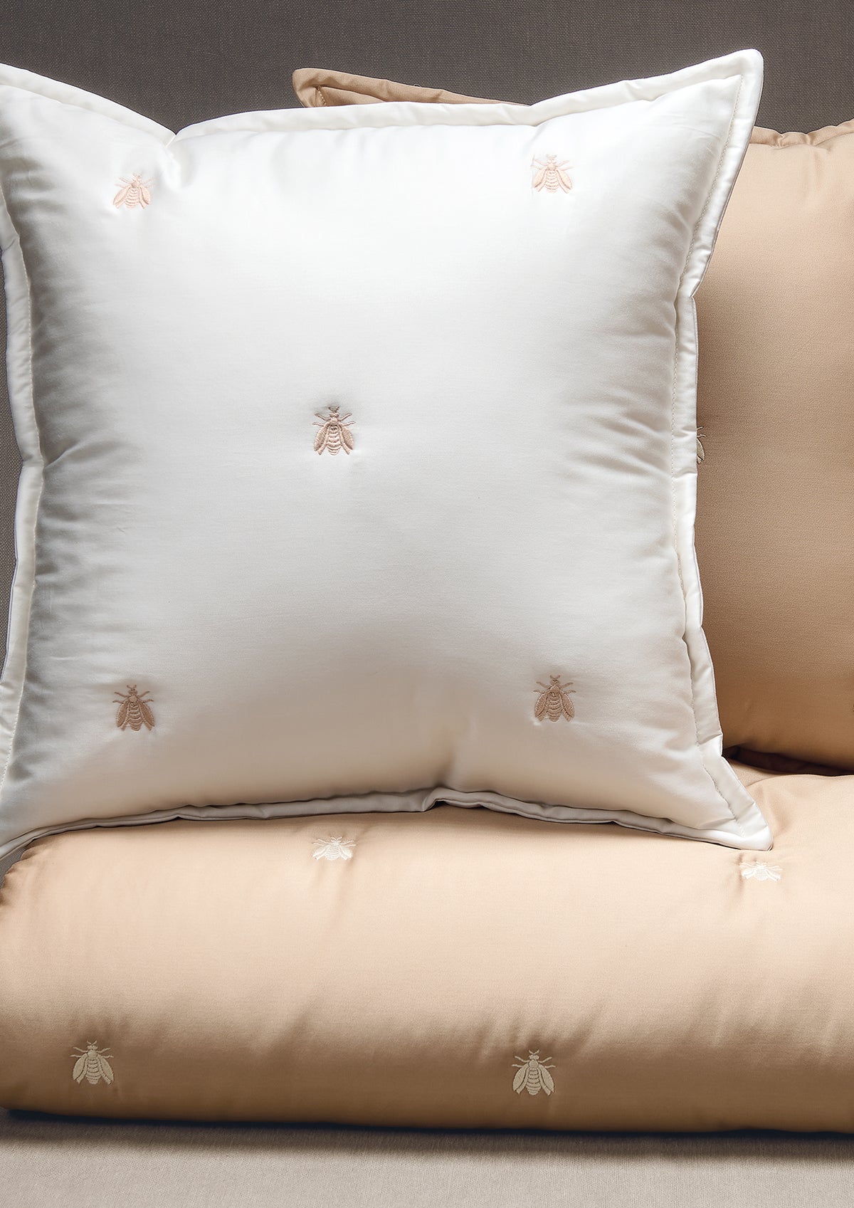 Quilt con ricamo Biancheria Api Satin Quilt Mastro Raphael