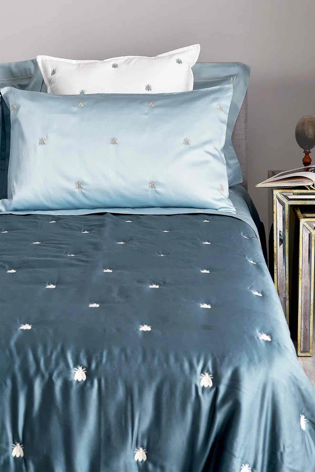 Quilt con ricamo Biancheria Api Satin Quilt Mastro Raphael - evabiancheria