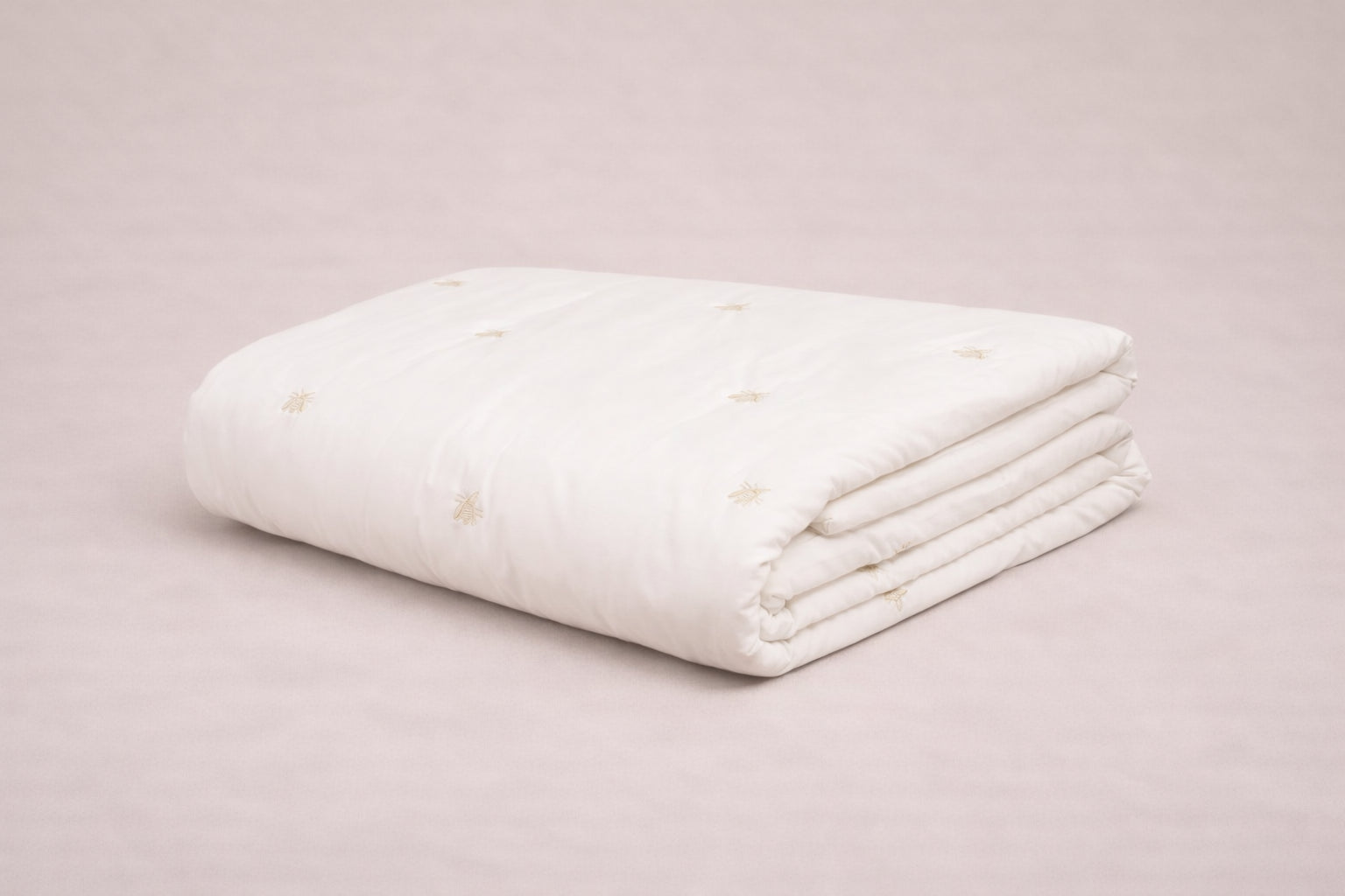 Quilt con ricamo Biancheria Api Satin Quilt Mastro Raphael