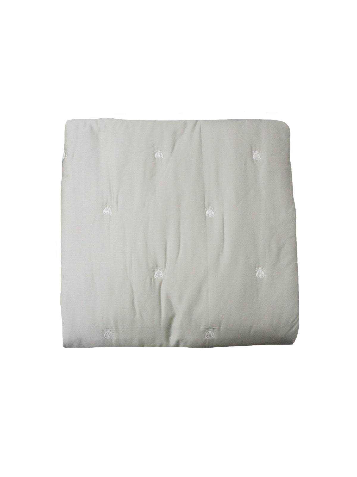 Quilt con ricamo Biancheria Api Satin Quilt Mastro Raphael - evabiancheria